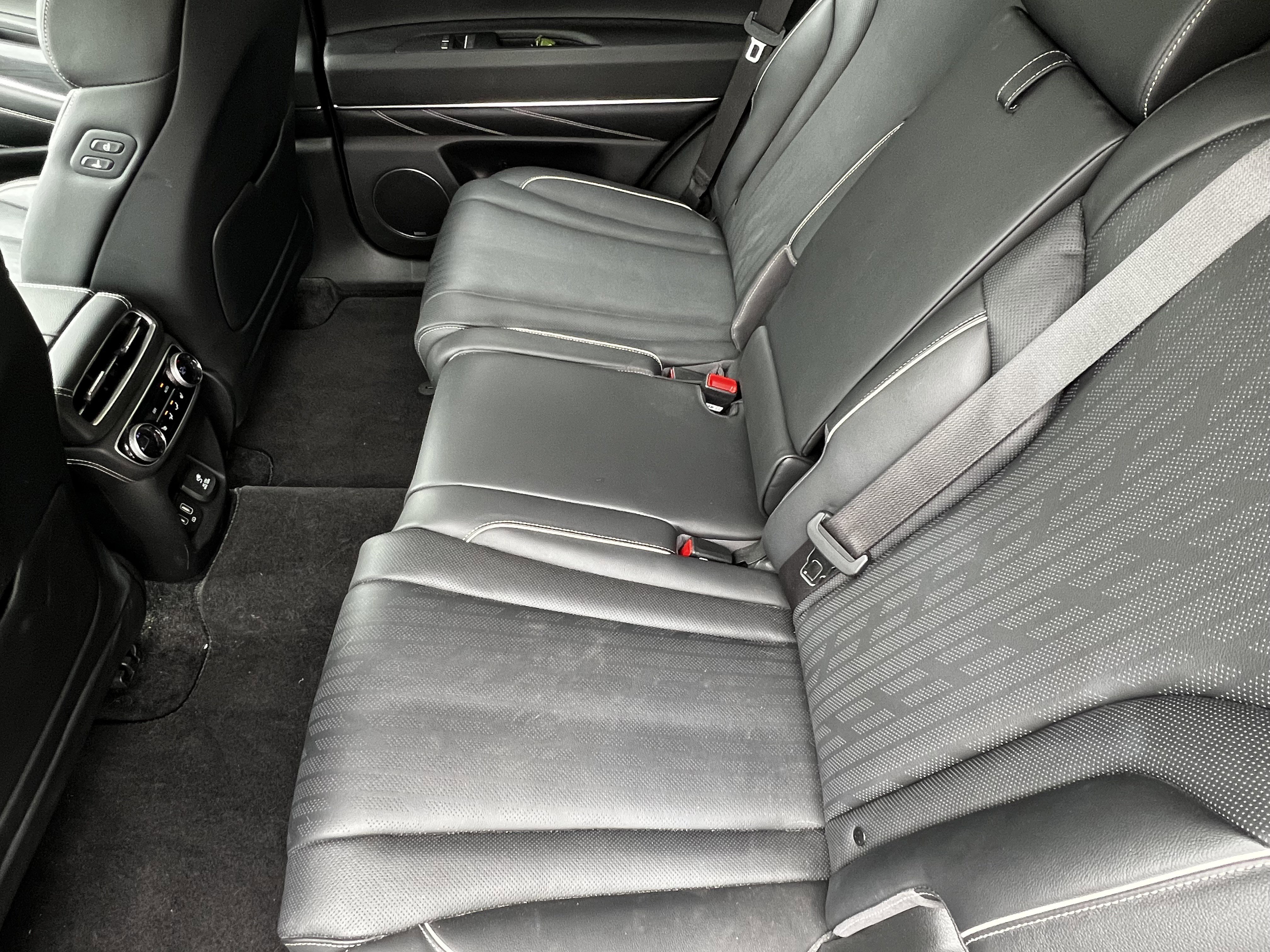 Used 2023 Genesis GV80 2.5T w/ Prestige 20" Package image 31