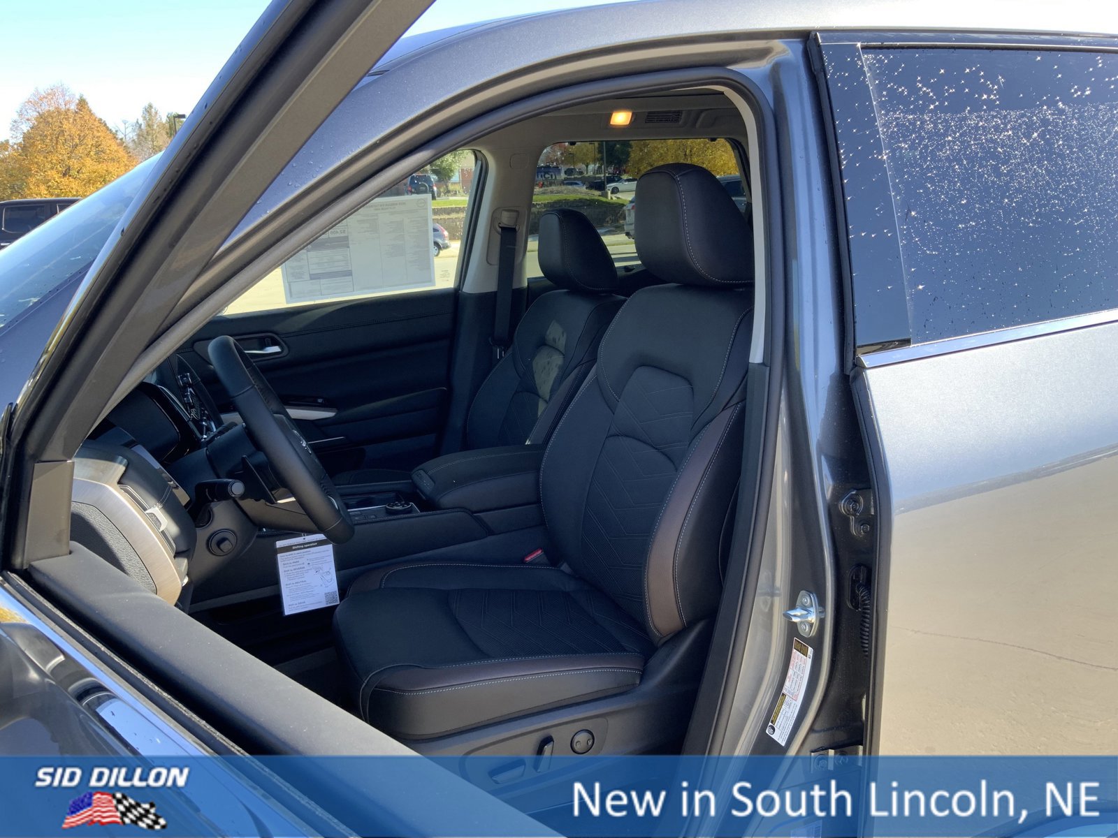 New 2025 Nissan Pathfinder Platinum image 9