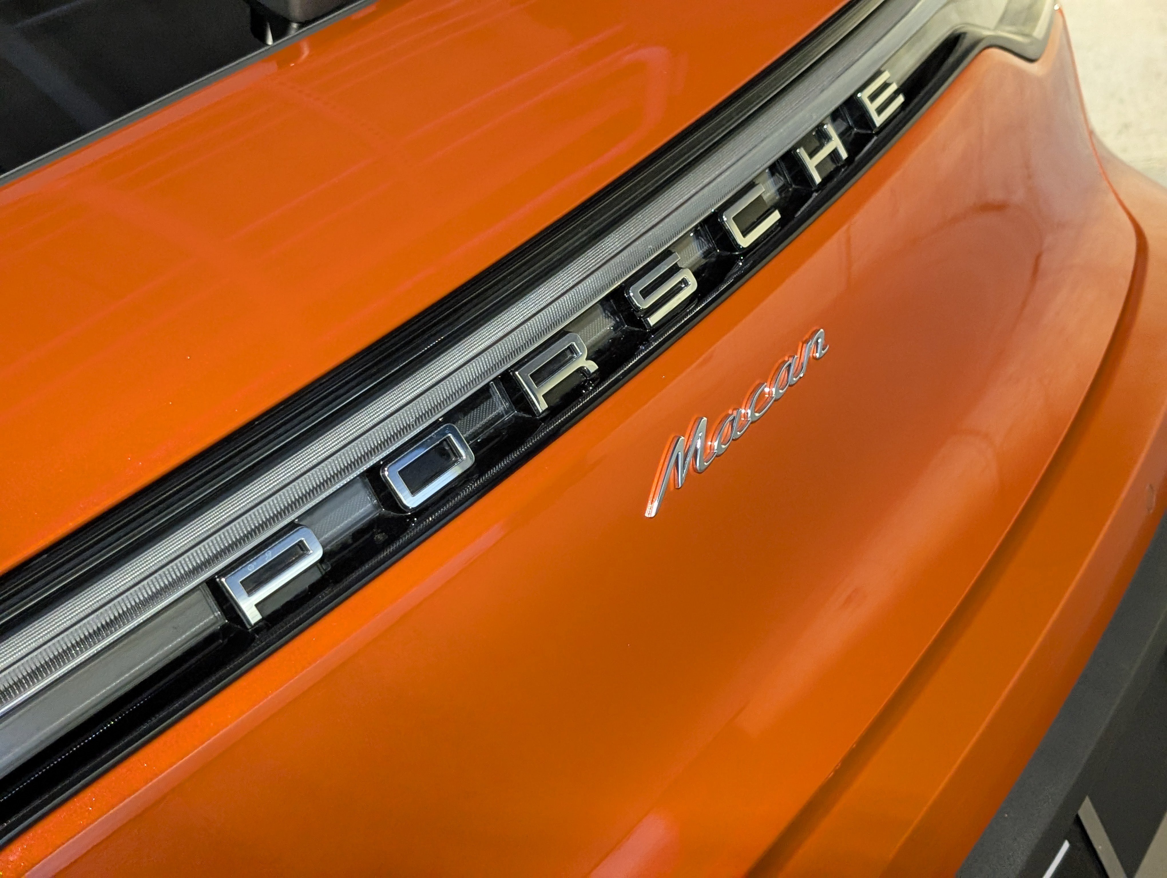 Certified 2025 Porsche Macan image 14