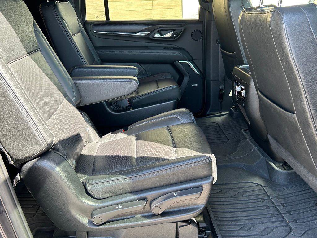 Used 2023 GMC Yukon XL Denali image 17