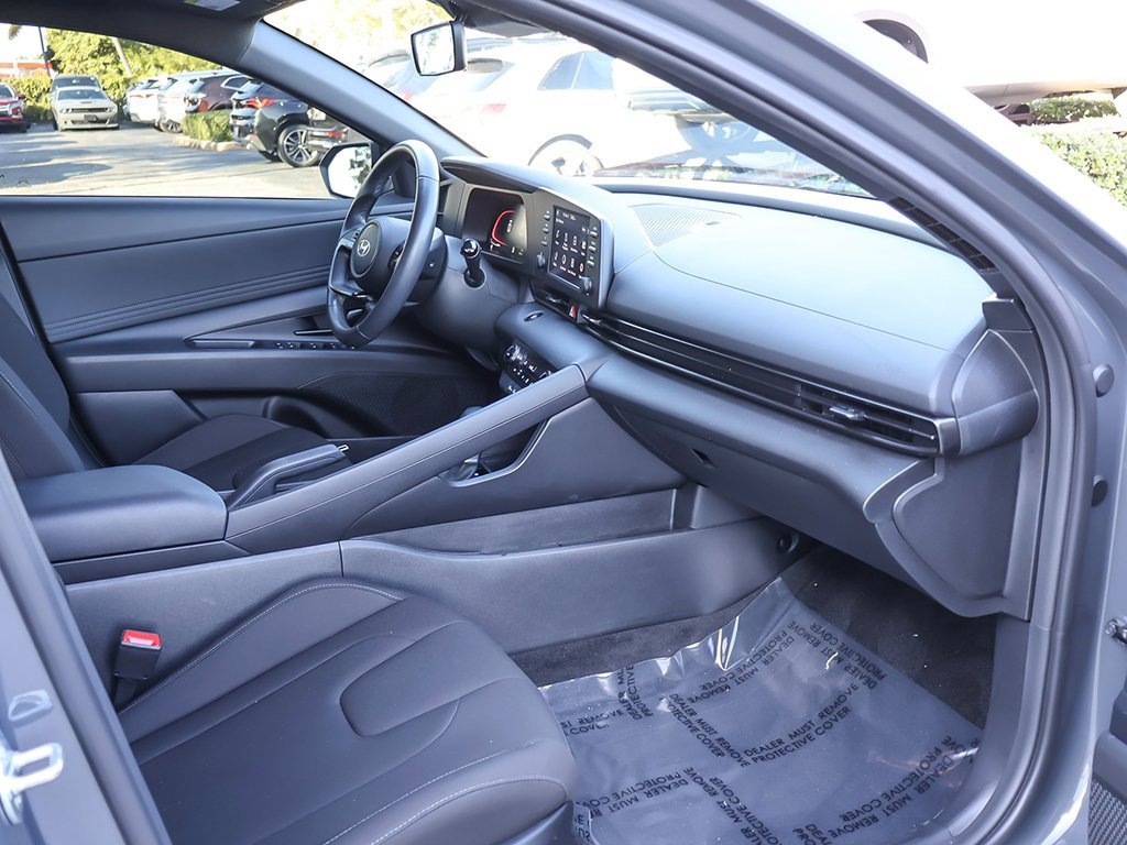 Used 2025 Hyundai Elantra Sport w/ Cargo Package image 22