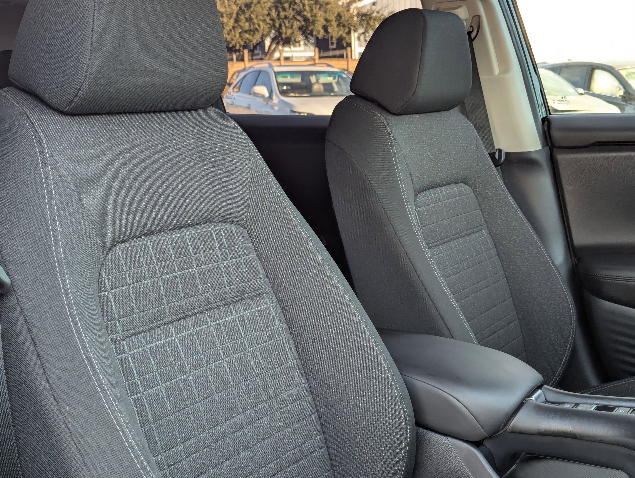 Used 2025 Honda HR-V LX image 29