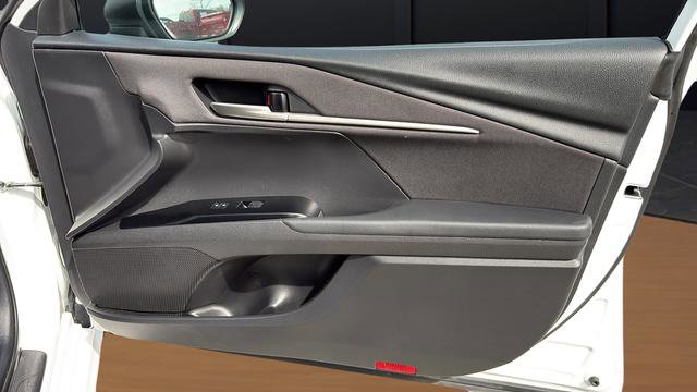 Used 2025 Toyota Camry LE AWD/4WD image 16