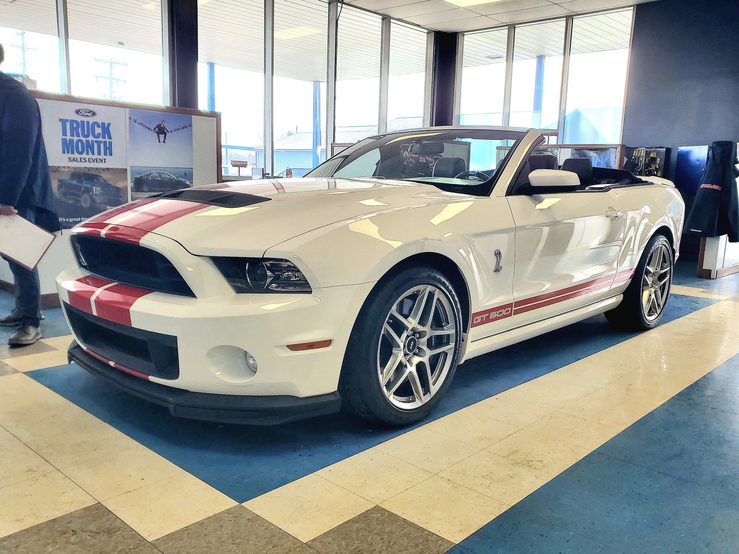 Used 2013 Ford Mustang Shelby GT500 RWD image 2