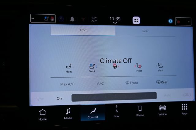Used 2023 Chrysler Pacifica Limited FWD image 30