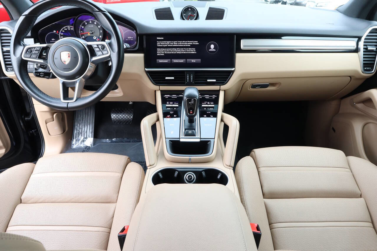 Used 2023 Porsche Cayenne Platinum Edition image 14