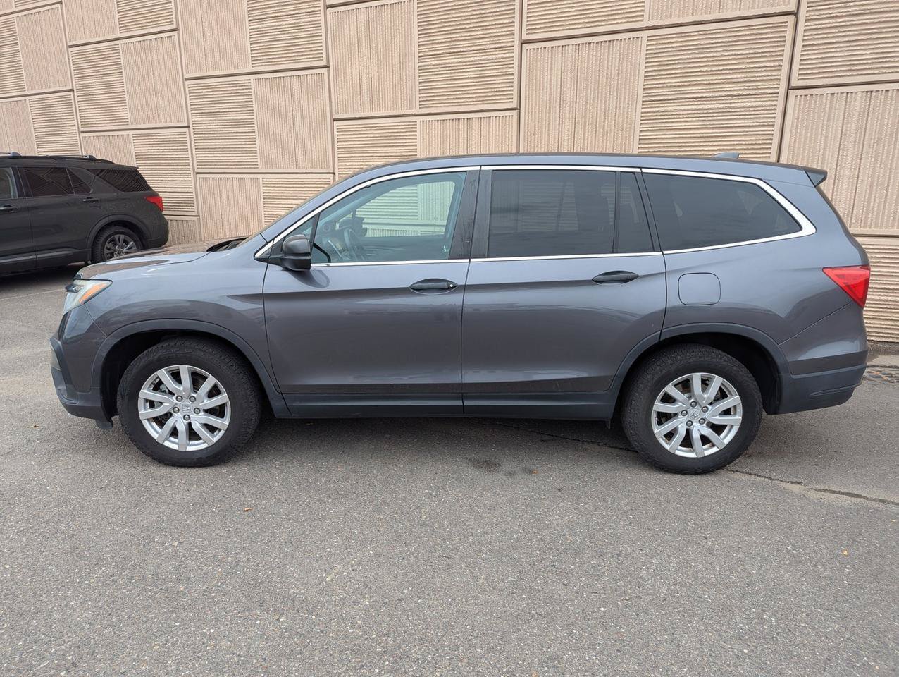 Used 2019 Honda Pilot LX image 3