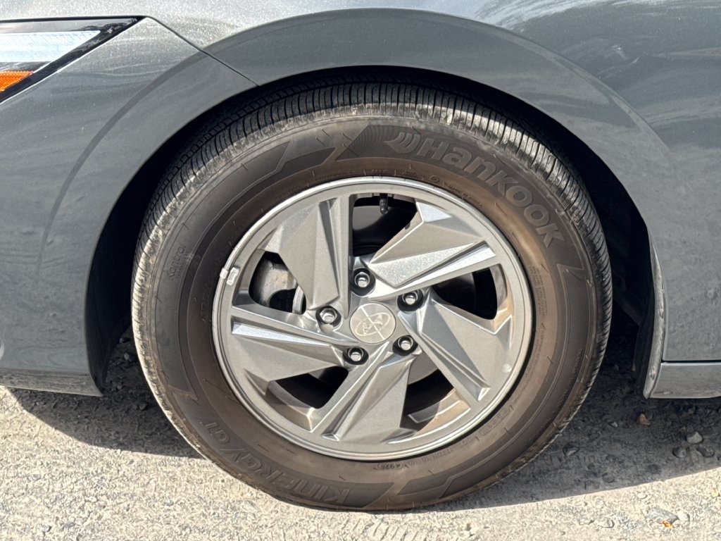 Used 2026 Hyundai Elantra SE FWD image 20