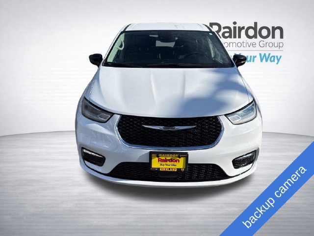 Used 2024 Chrysler Pacifica Limited FWD image 2