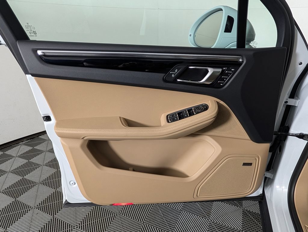 New 2026 Porsche Macan AWD/4WD image 26