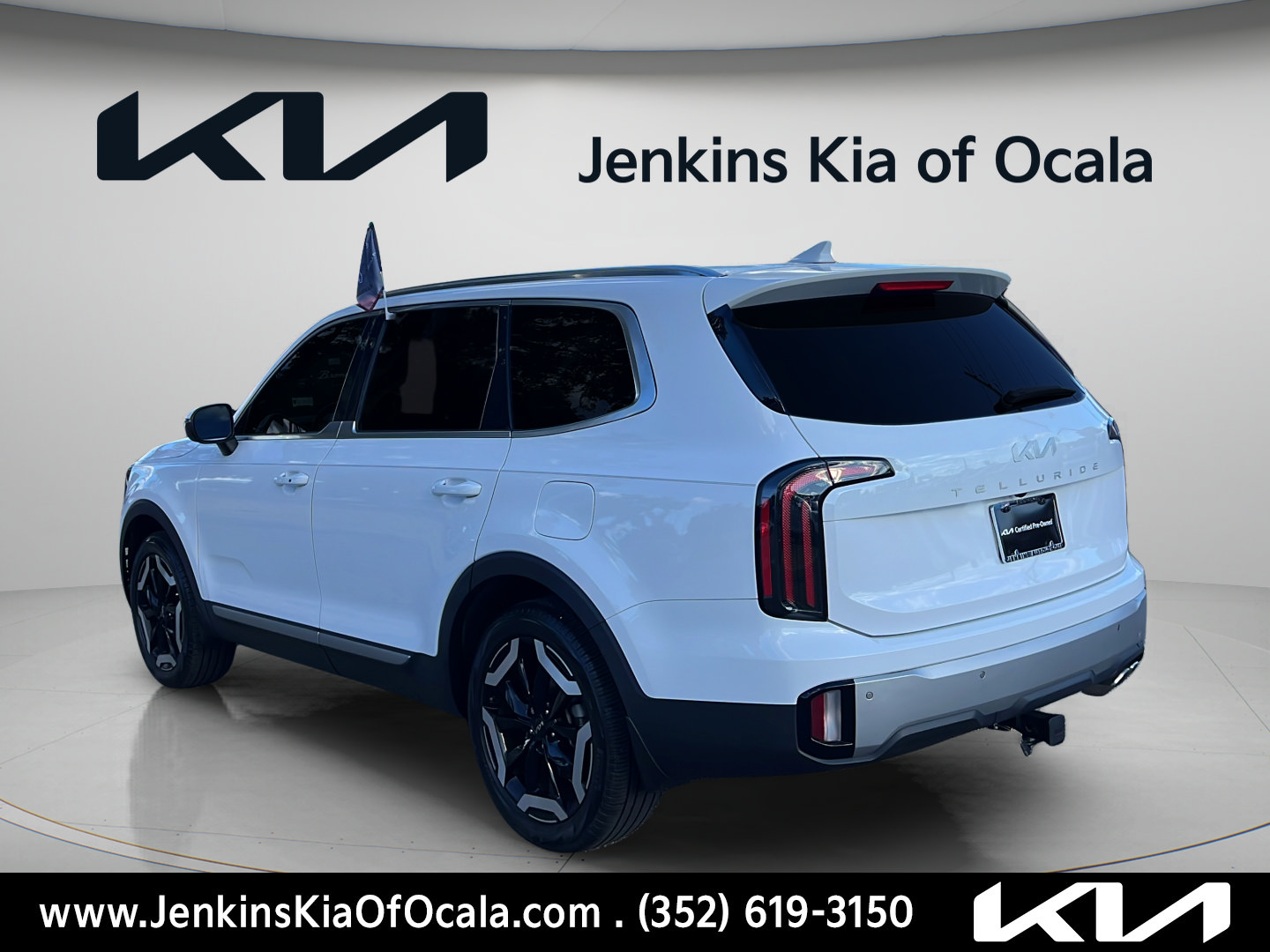 Certified 2023 Kia Telluride EX w/ EX Captain's Chair Package FWD image 5