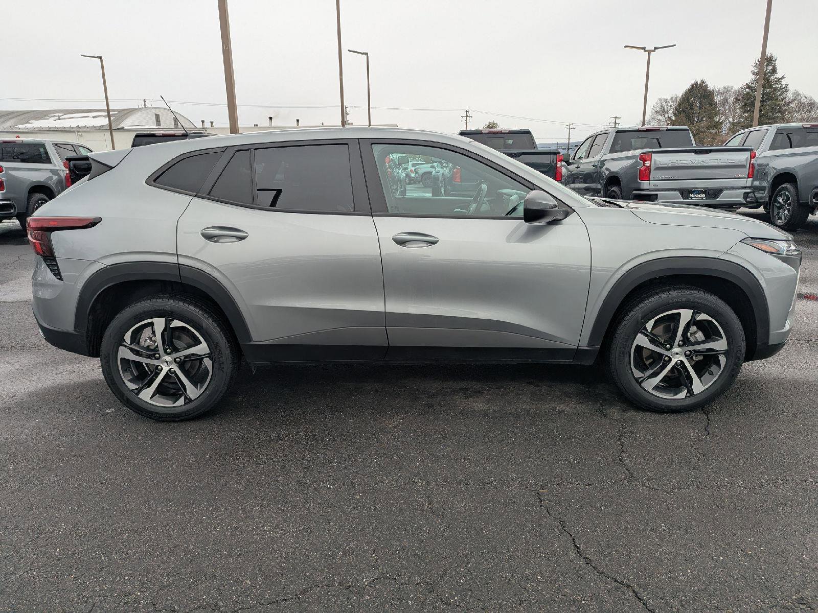 Certified 2024 Chevrolet Trax RS w/ Driver Confidence Package image 8