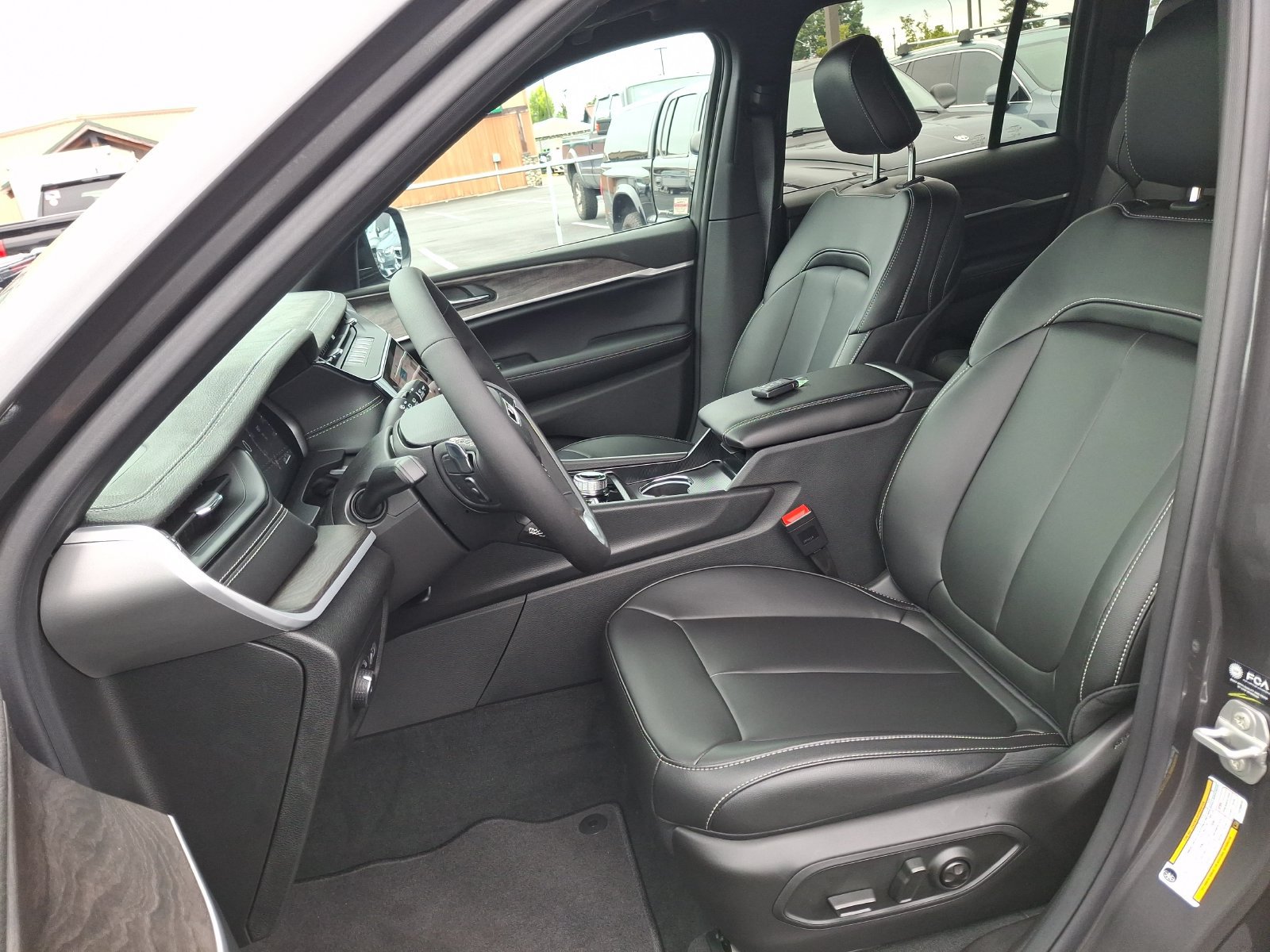 New 2026 Jeep Grand Cherokee Limited w/ Limited Altitude Package AWD/4WD image 15