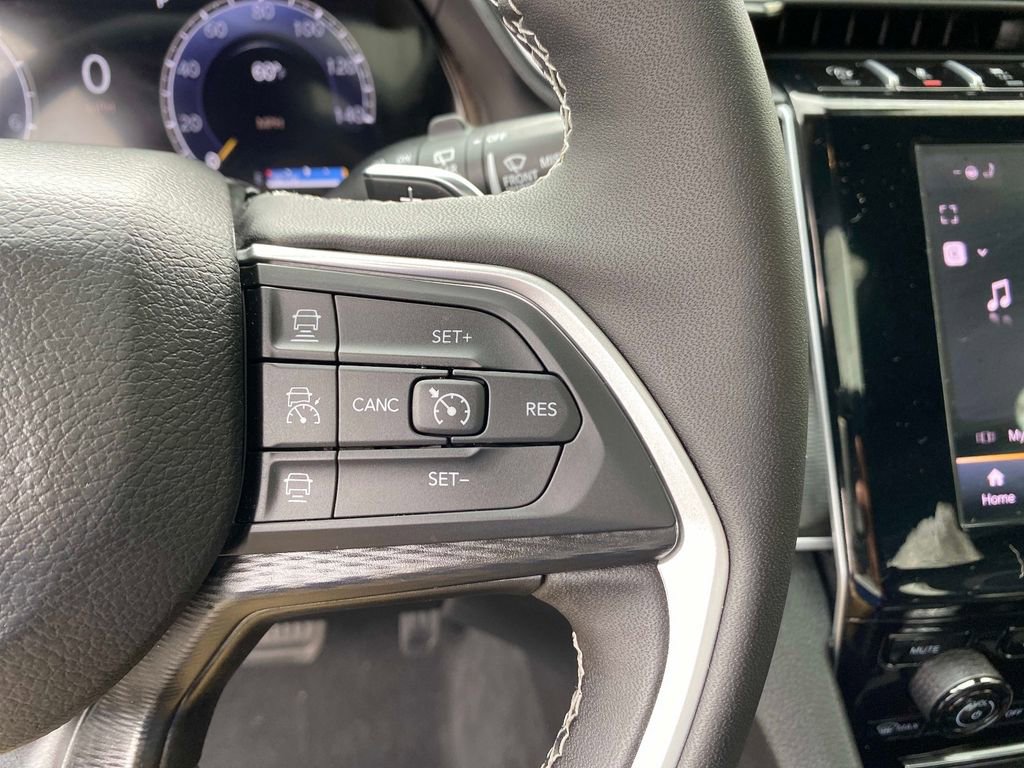 Certified 2025 Jeep Grand Cherokee Laredo X w/ Luxury Tech Group I AWD/4WD image 17