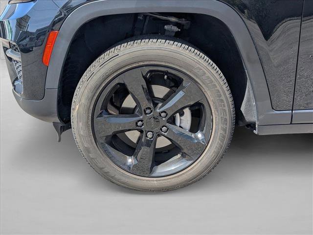 Used 2023 Jeep Grand Cherokee Altitude image 23