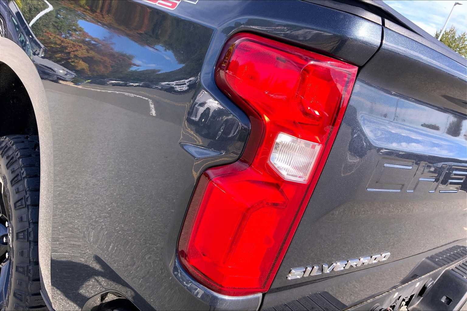 Used 2021 Chevrolet Silverado 1500 LT Trail Boss w/ Convenience Package II AWD/4WD image 28