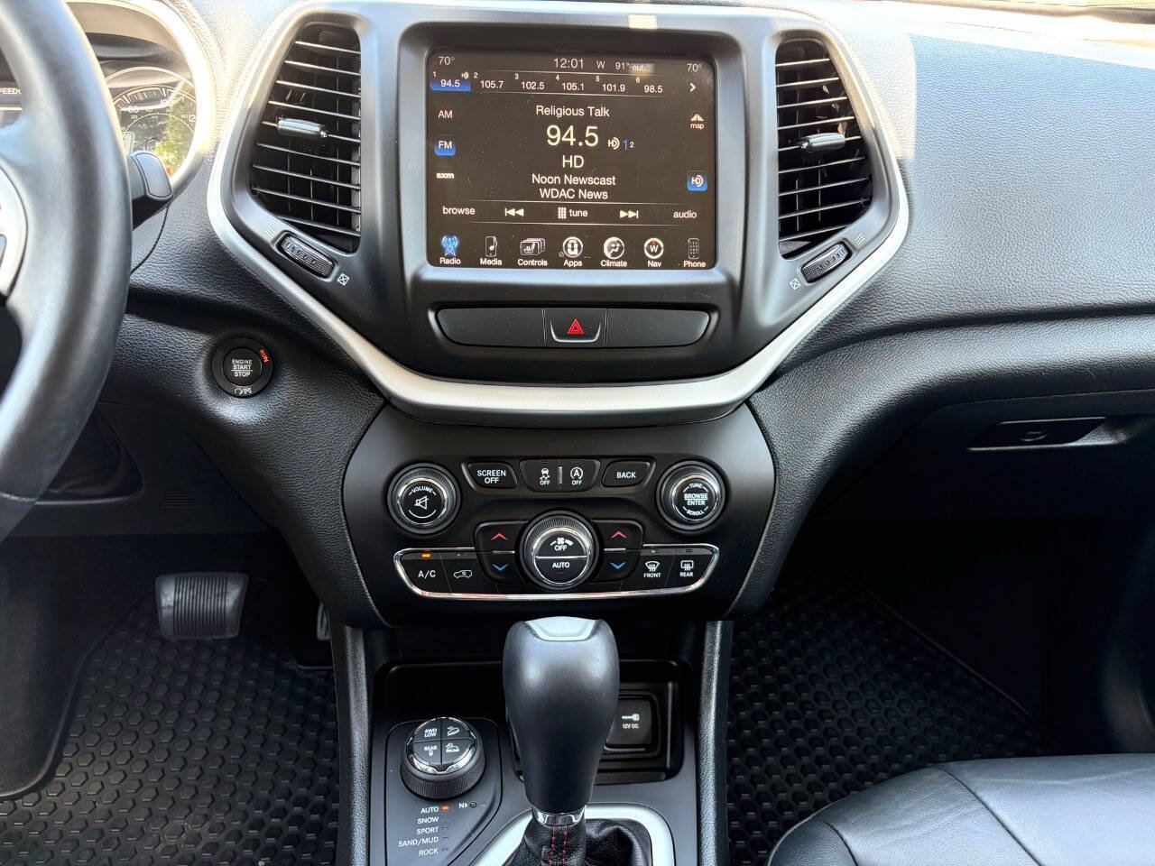 Used 2016 Jeep Cherokee Trailhawk w/ Comfort/Convenience Group AWD/4WD image 19