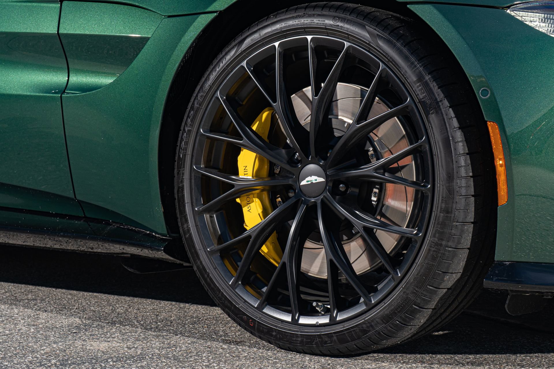 Used 2023 Aston Martin V8 Vantage Roadster RWD image 22