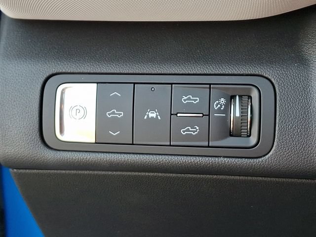 Used 2025 Chevrolet Silverado EV RST AWD/4WD image 9