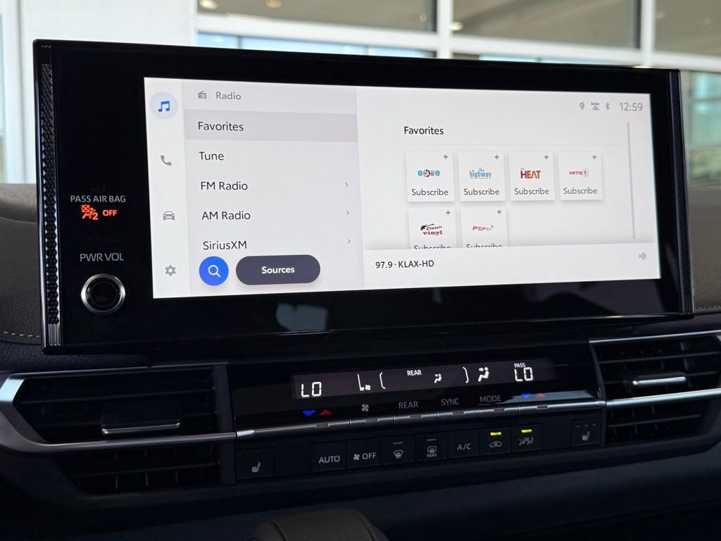 Certified 2025 Toyota Sienna XLE Woodland Edition image 29