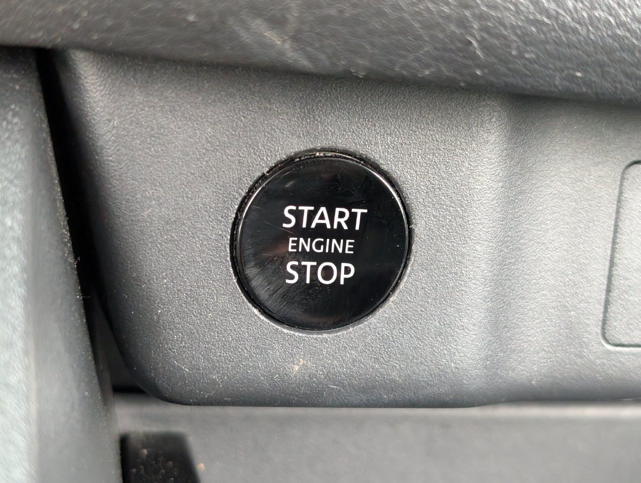 Used 2024 Nissan Rogue S AWD/4WD image 18