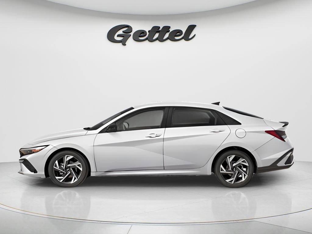 New 2026 Hyundai Elantra SEL Sport FWD image 2