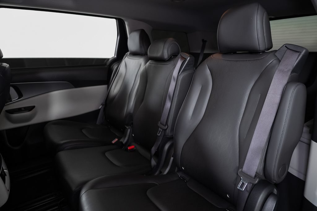 Used 2023 Kia Carnival LX FWD image 20