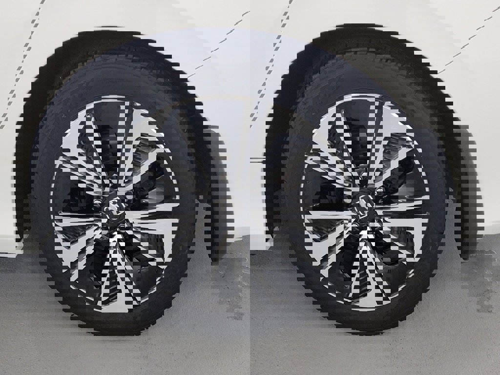 Used 2018 Honda Civic EX-L image 10