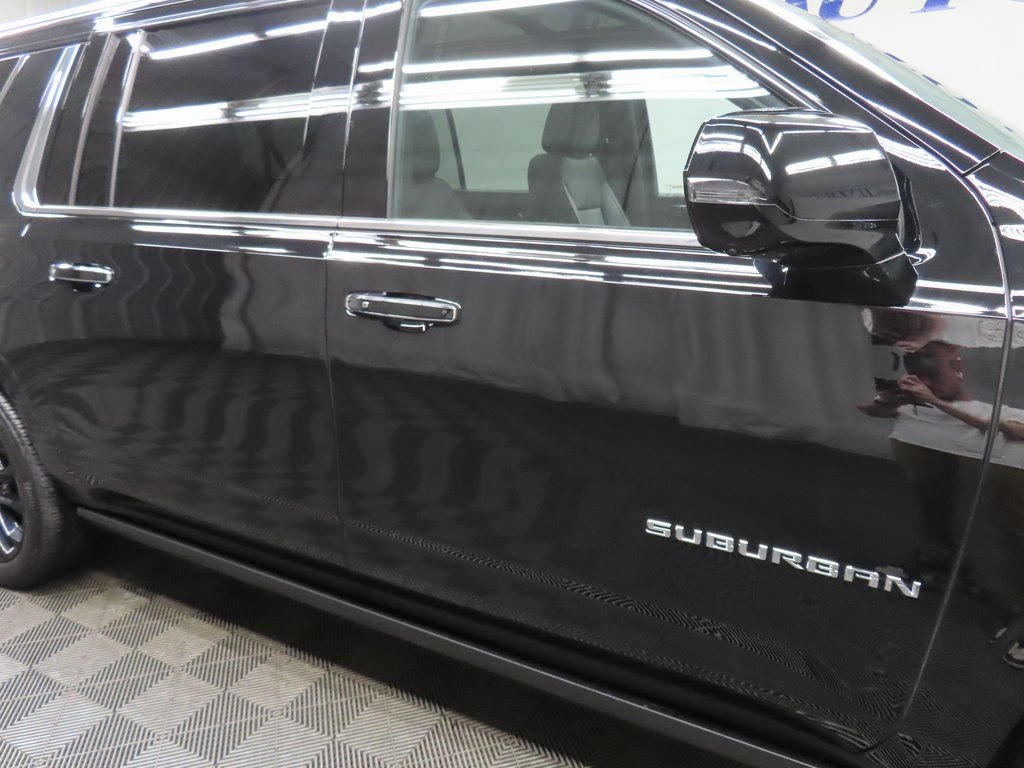 Used 2025 Chevrolet Suburban High Country AWD/4WD image 38
