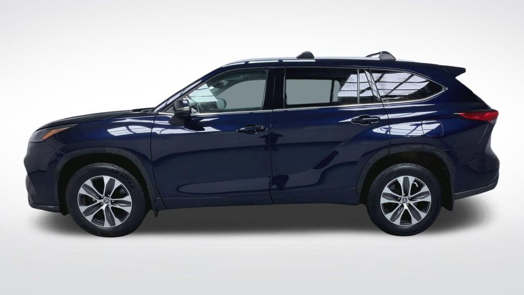 Used 2022 Toyota Highlander XLE image 5