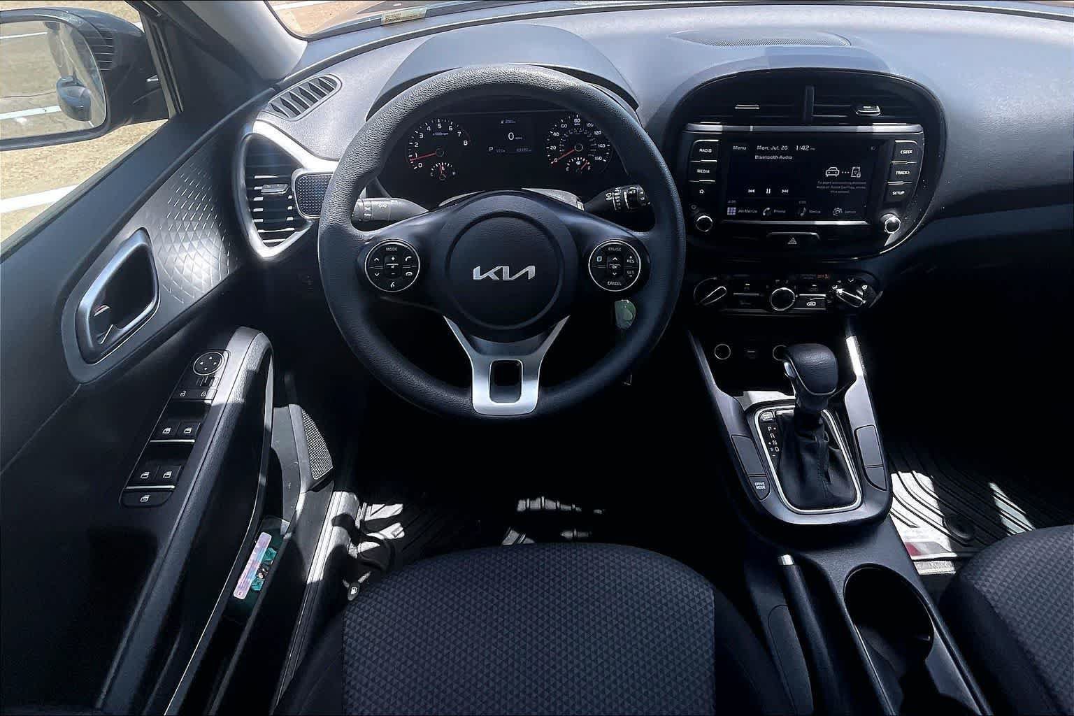 Used 2022 Kia Soul LX w/ Technology Package FWD image 12
