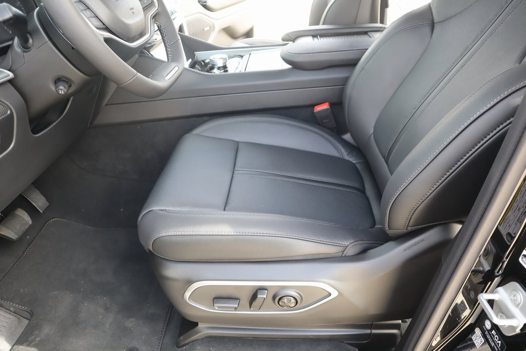 New 2025 Jeep Wagoneer L Series II image 12