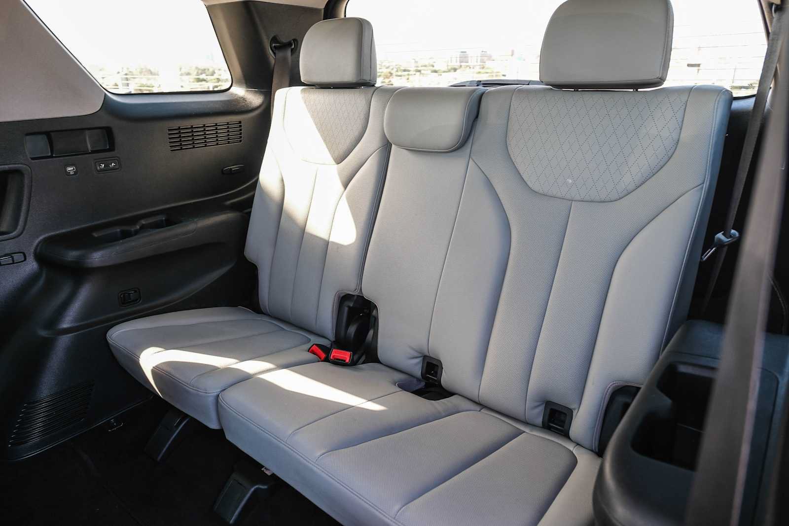 Used 2021 Hyundai Palisade SEL w/ Premium Package FWD image 19