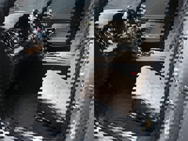 Used 2026 Volvo XC90 B6 Plus w/ Protection Package Premier image 17