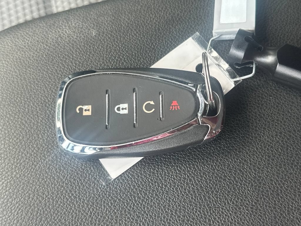 Used 2025 Chevrolet Trax LT FWD image 32