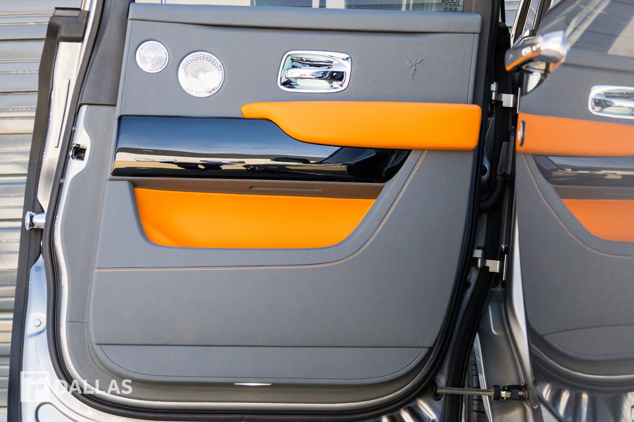 Used 2023 Rolls-Royce Cullinan w/ Cullinan Package image 34