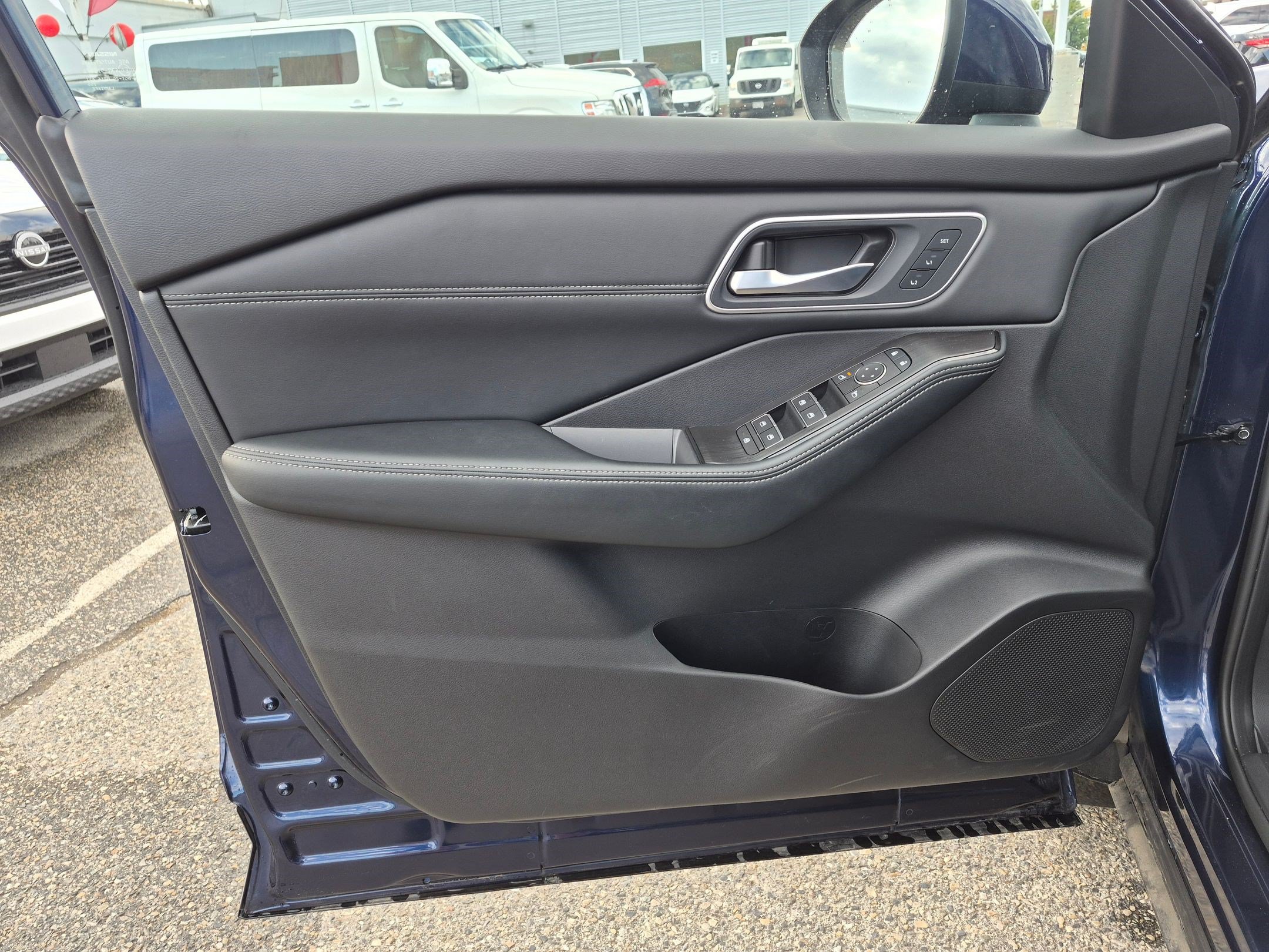Used 2026 Nissan Rogue Platinum w/ Platinum Premium Package AWD/4WD image 14