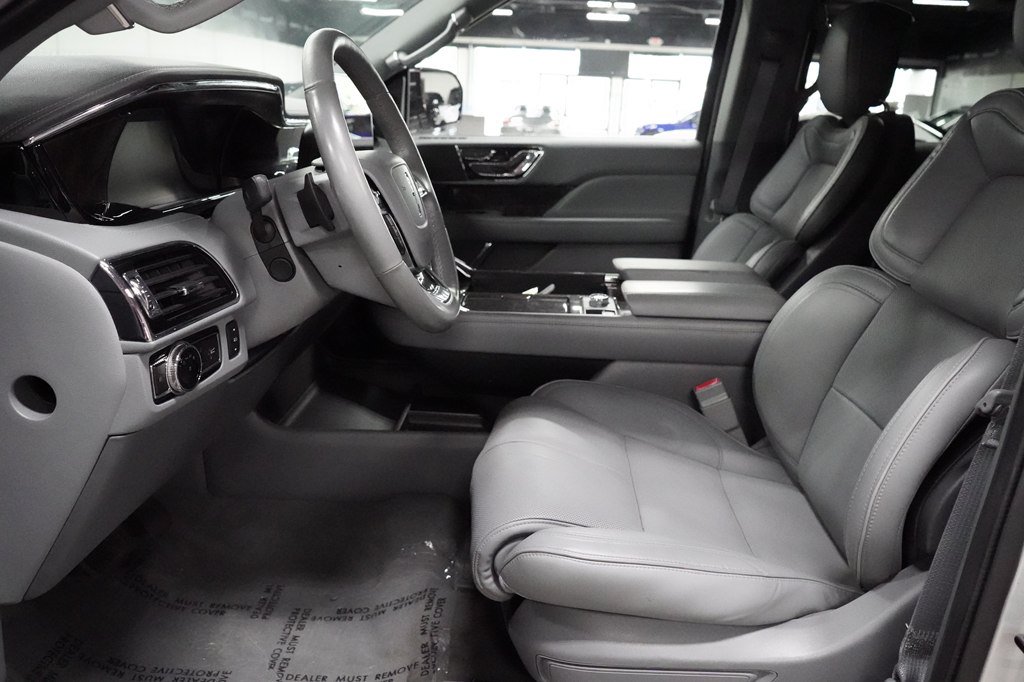 Used 2019 Lincoln Navigator L Select RWD image 11