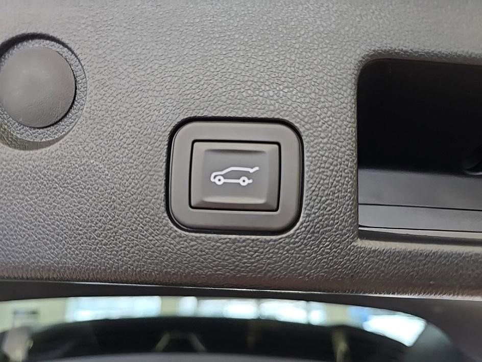 Used 2025 Chevrolet Equinox RS w/ Safety and Technology Package image 26