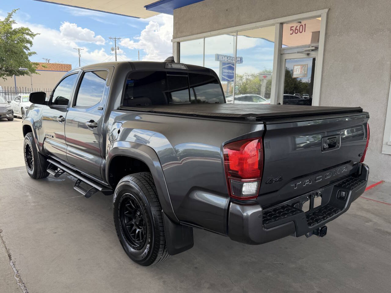 Used 2022 Toyota Tacoma SR5 AWD/4WD image 4