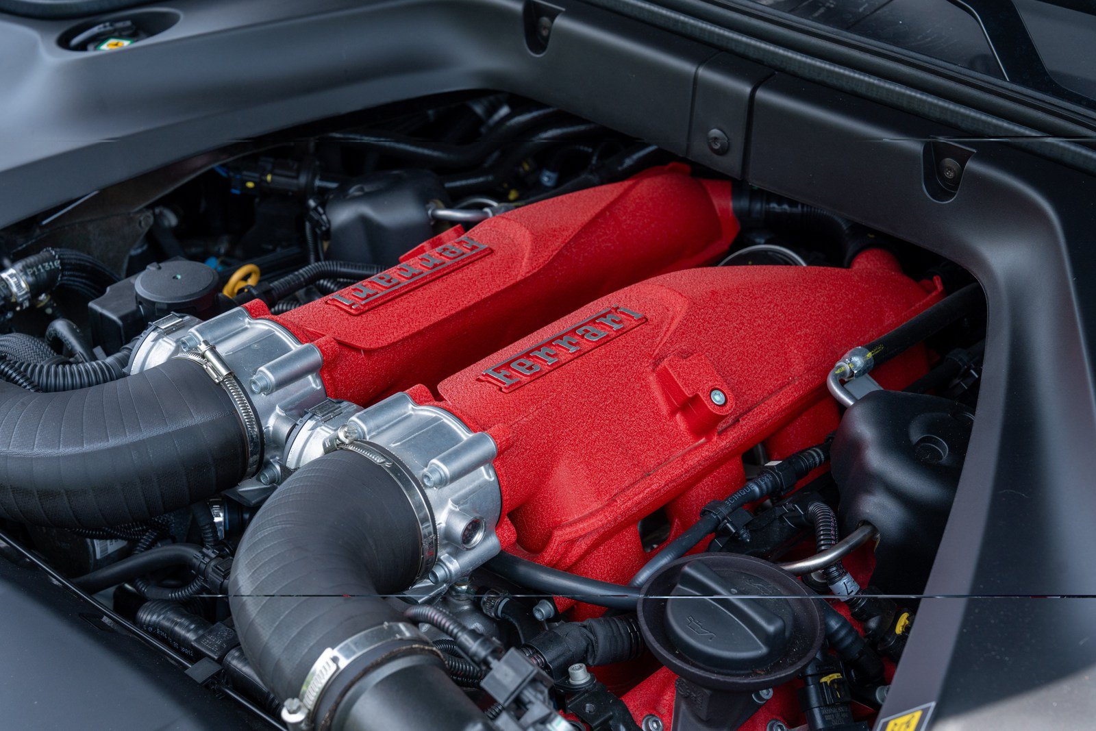Used 2018 Ferrari California T RWD image 24
