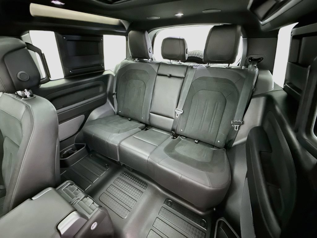 Used 2024 Land Rover Defender 90 V8 AWD/4WD image 18