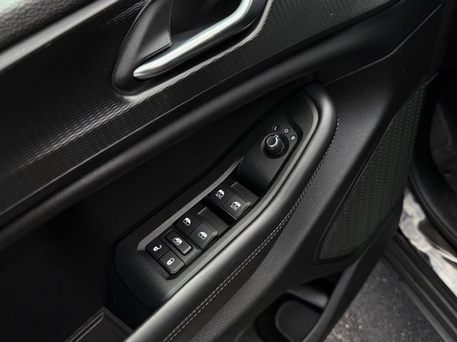 Used 2025 Jeep Grand Cherokee Altitude AWD/4WD image 11