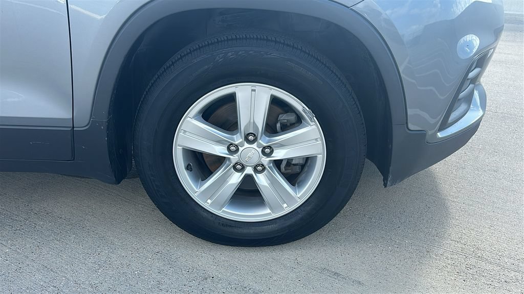 Used 2020 Chevrolet Trax LS w/ Tint and Cruise Package FWD image 15