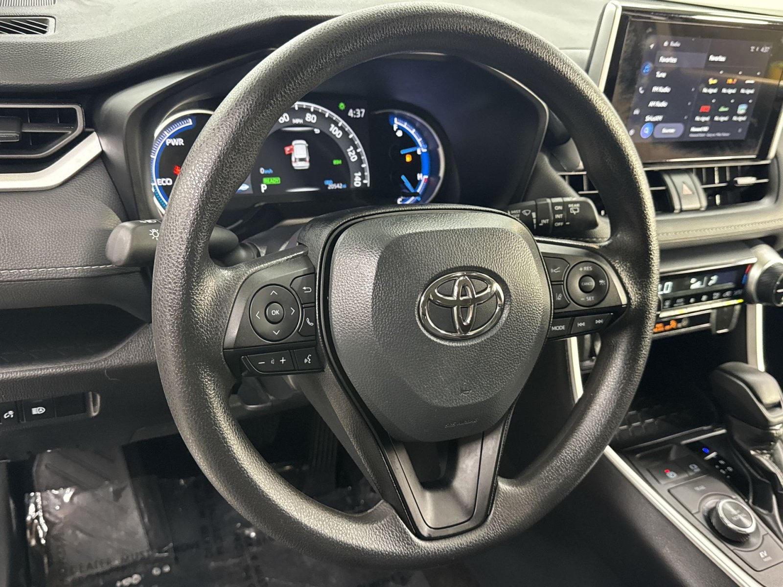 Used 2024 Toyota RAV4 XLE AWD/4WD image 28