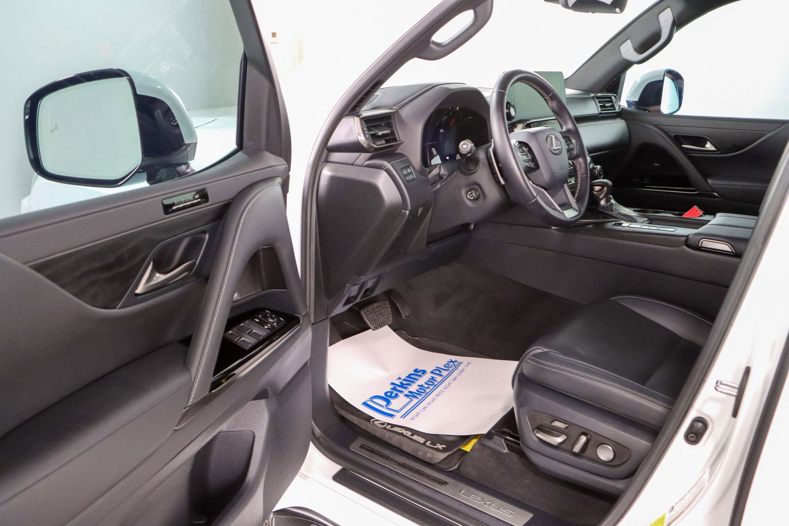 Used 2024 Lexus LX 600 4WD w/ Interior Upgrade Package image 3