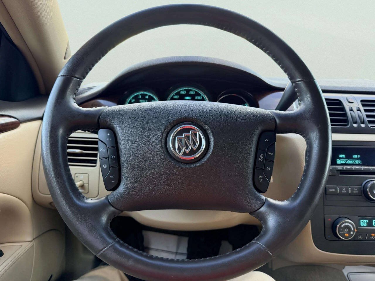 Used 2011 Buick Lucerne CXL FWD image 28