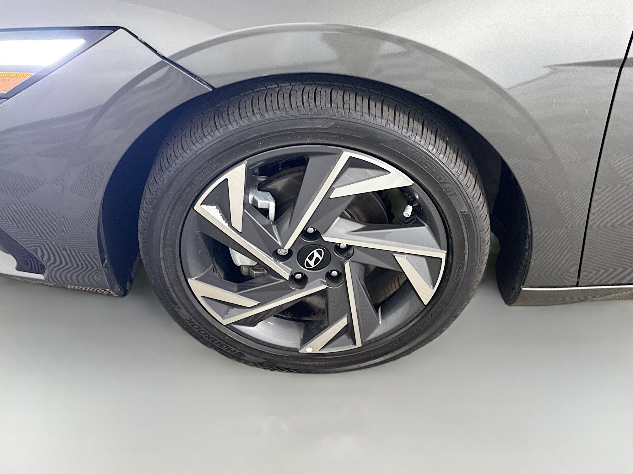 Used 2024 Hyundai Elantra Limited image 38