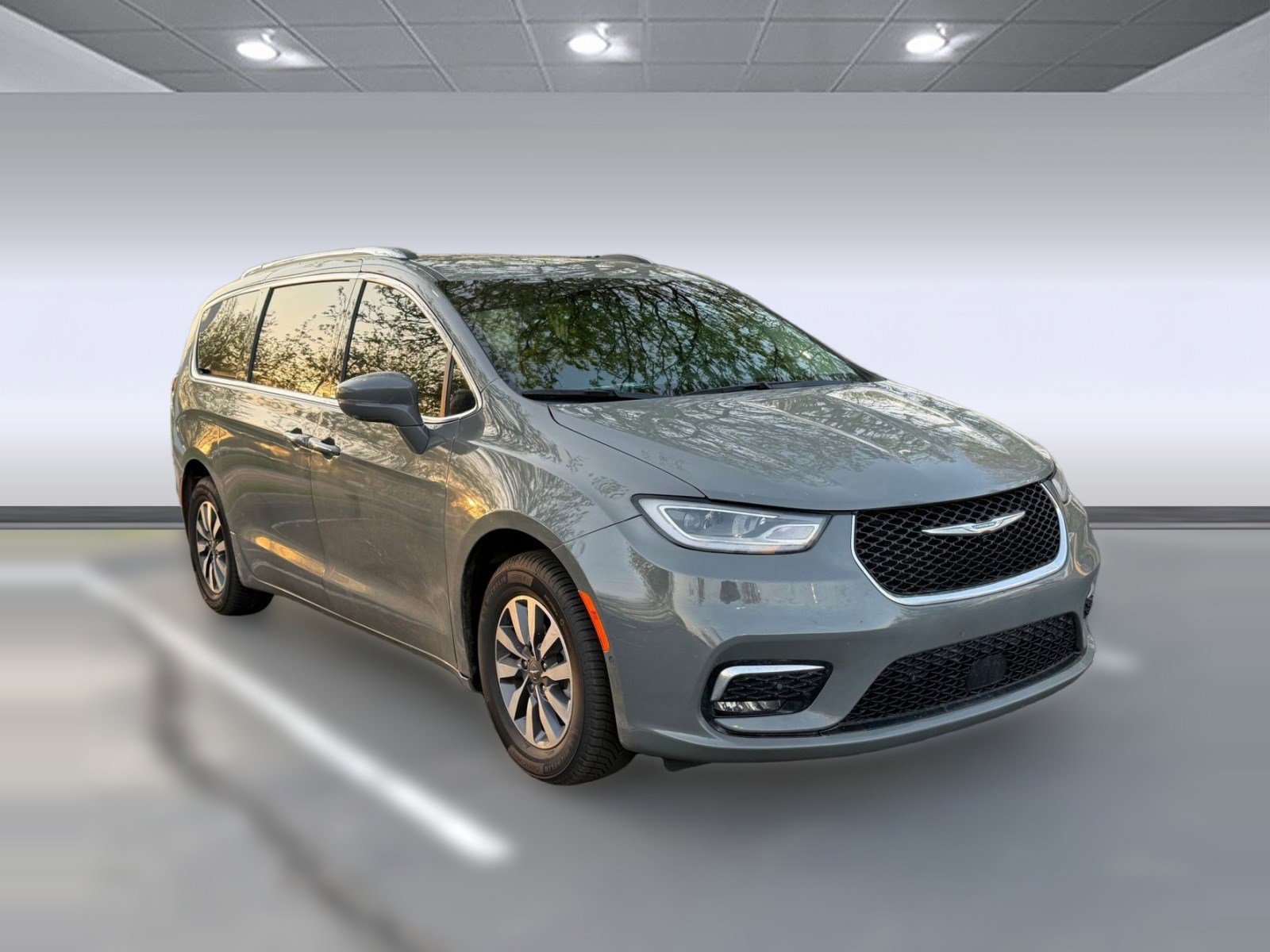 Used 2021 Chrysler Pacifica Touring-L FWD image 5