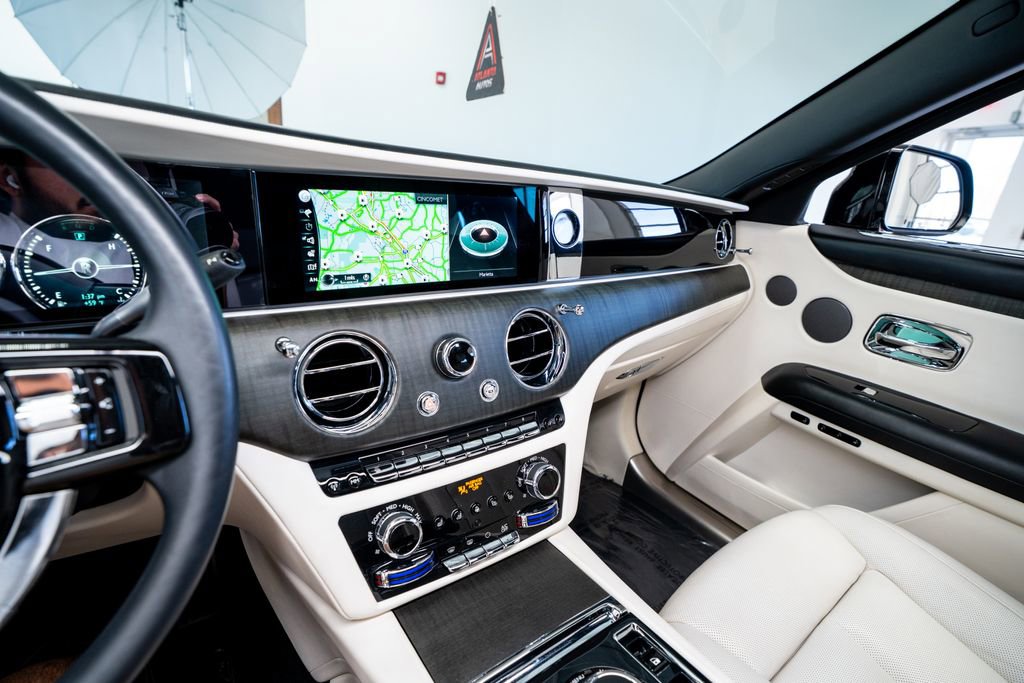 Used 2022 Rolls-Royce Ghost image 31